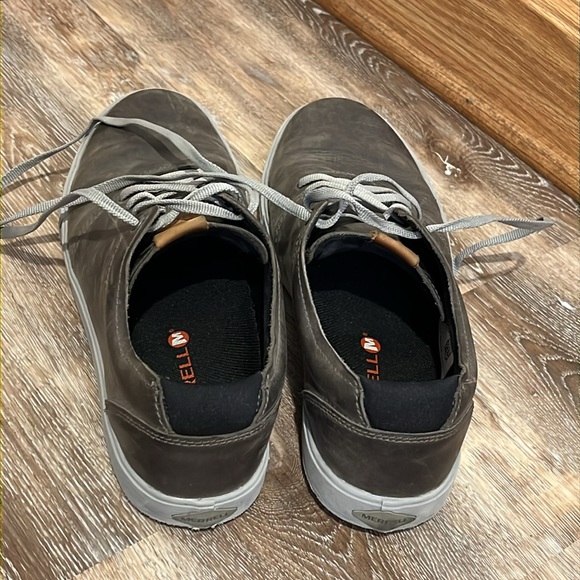 Men’s Size 8.5 Merrell Gray Leather Laceup Loafers with Gray Rubber Soles - Picture 3 of 7